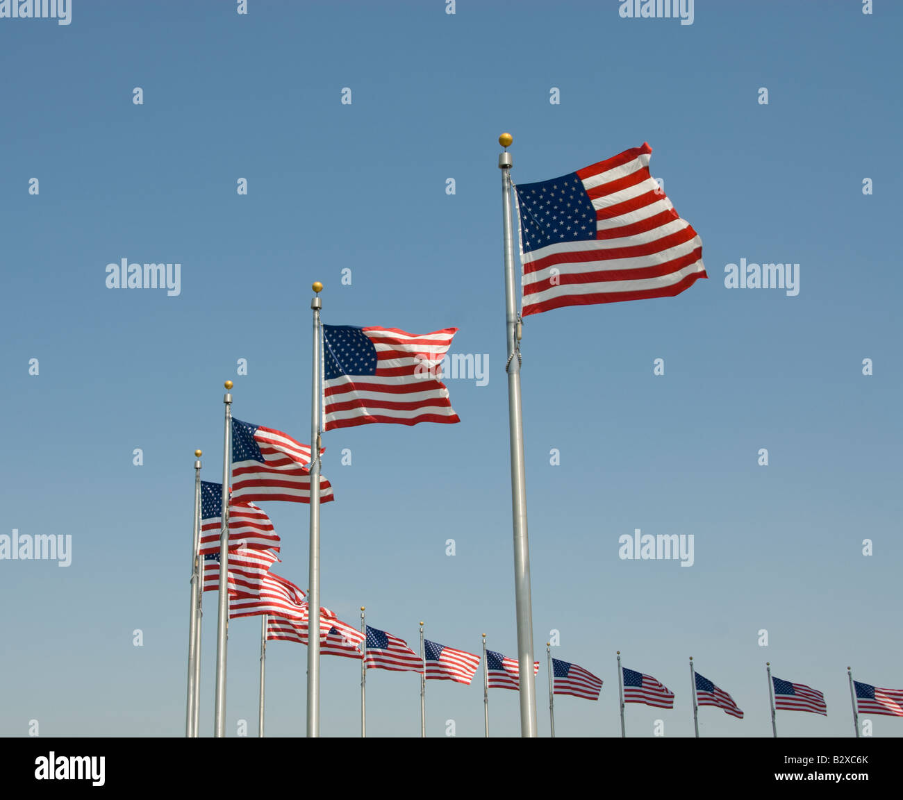Washington DC USA amerikanische Flaggen am Washington Monument. Foto copyright Lee Foster Foto 2 washdc82289 Stockfoto