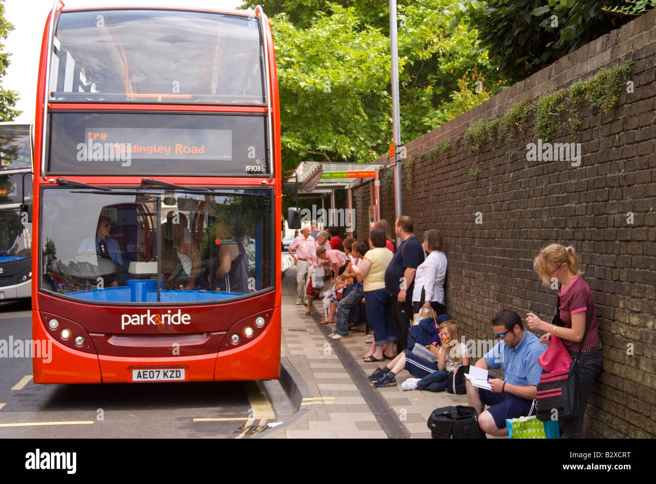 Park & Fahrt Bus an der Bushaltestelle im Vereinigten Königreich Stockfoto