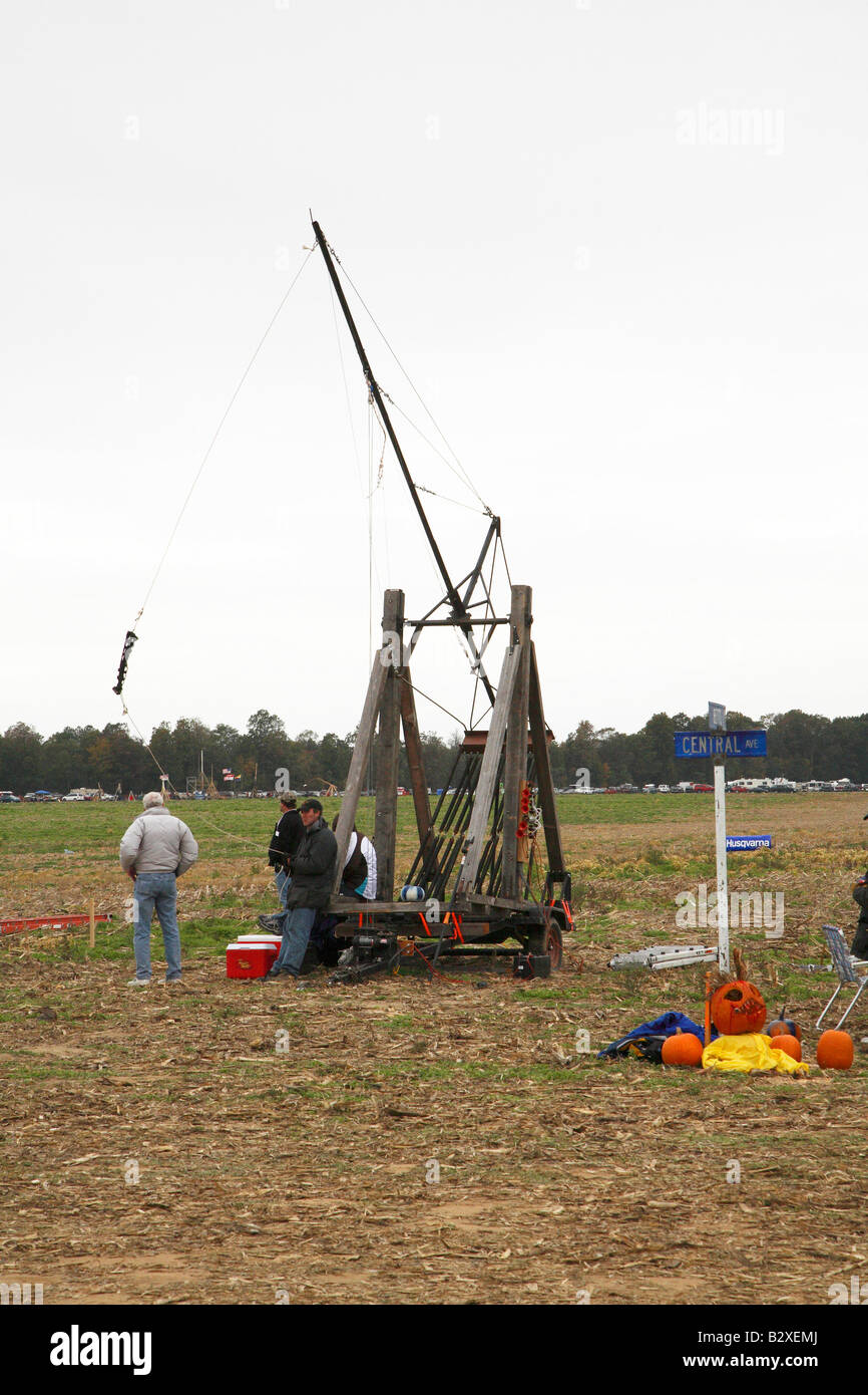 Katapult crew -Fotos und -Bildmaterial in hoher Auflösung – Alamy