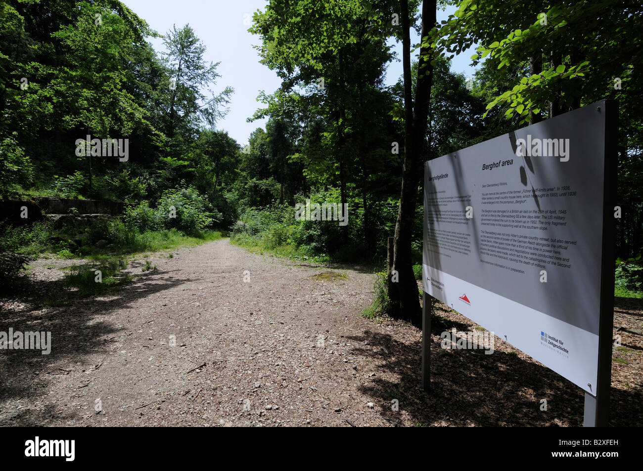 Zeichen markieren die Ruinen von Hitlers Berghof Mountain Retreat, Obersalzberg, Bayern, Deutschland Stockfoto