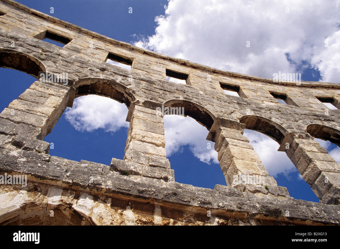 Teil der Mauer - Kolosseum Arena Pula Kroatien Stockfoto