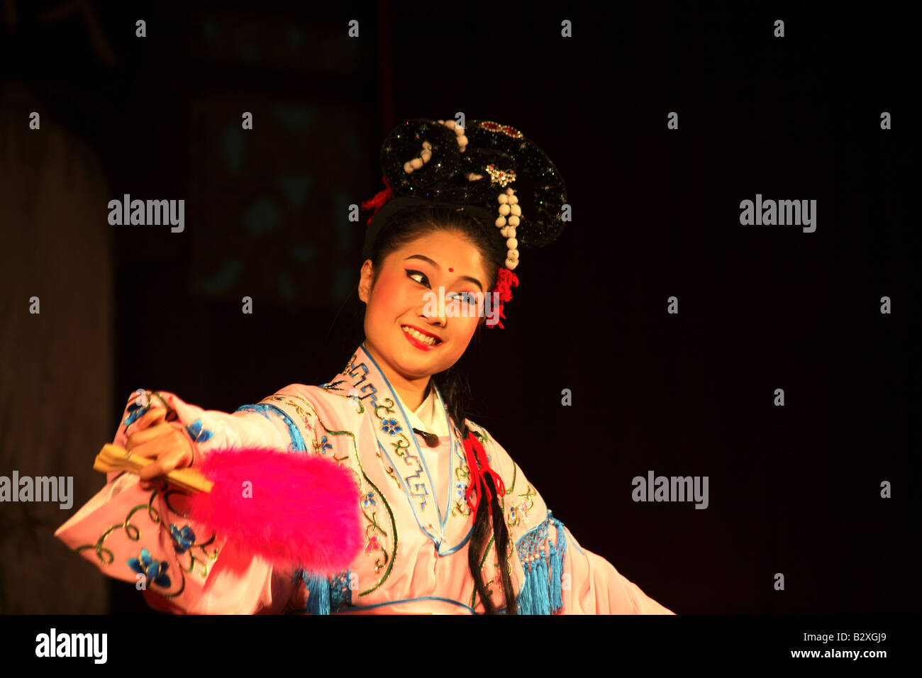 eine Künstlerin, die Durchführung der Sichuan-Oper in Chengdu, China Stockfoto