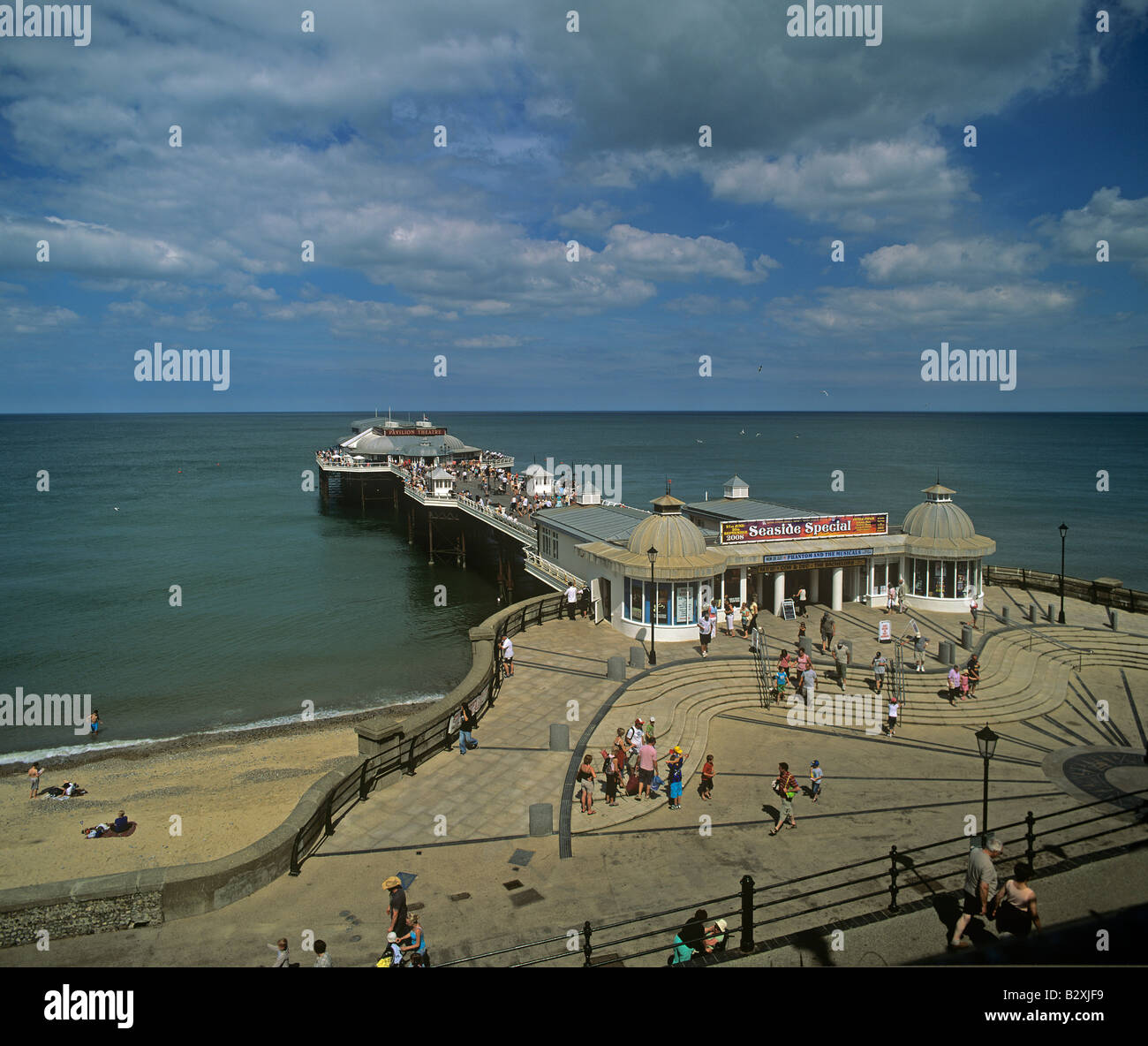 Cromer Pier am ruhigen Sommertag im August 2008 Stockfoto