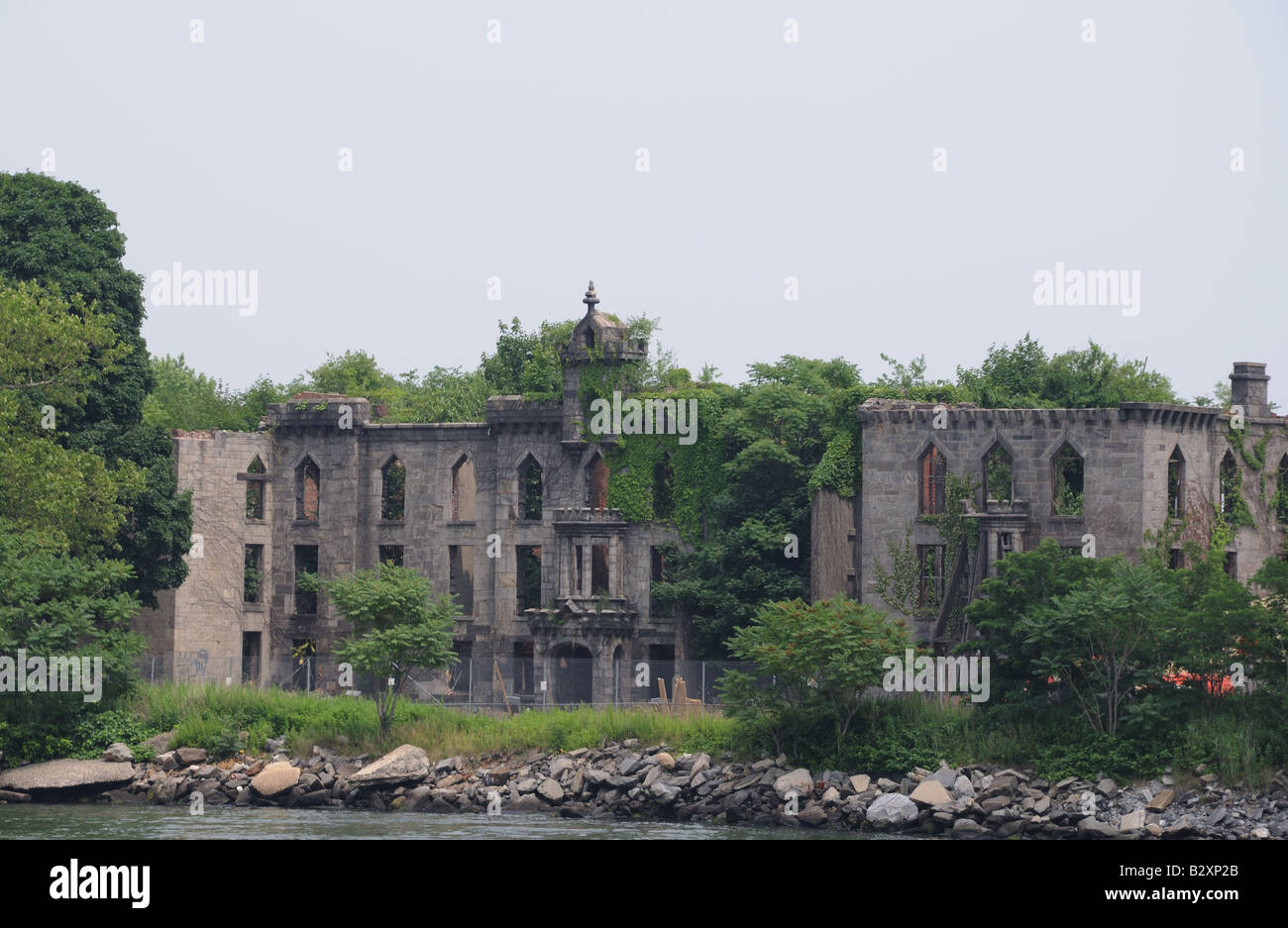 Das zerstörte Pocken Krankenhaus auf Roosevelt Island im New Yorker East River ist ein Wahrzeichen der Stadt New York. Stockfoto