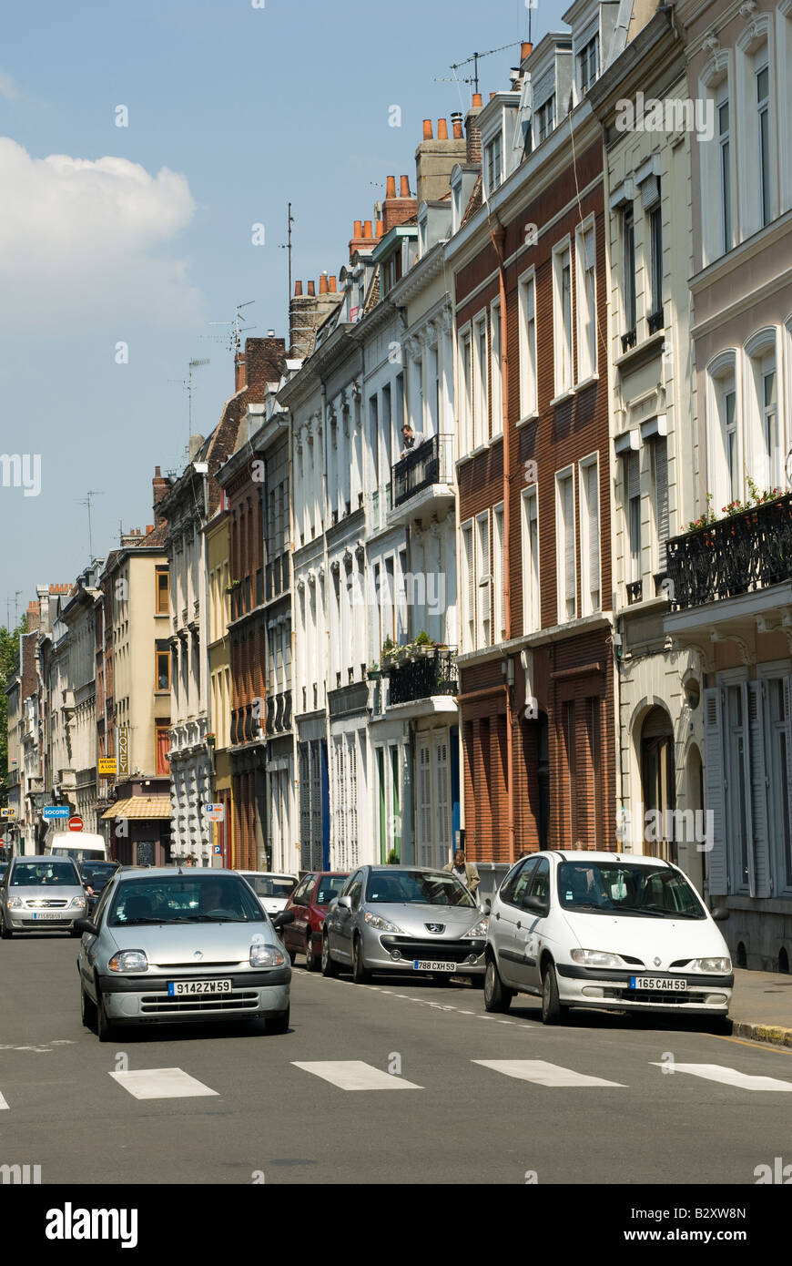 Dichten Verkehr auf einer Straße in der französischen Stadt Lille, Frankreich Stockfoto