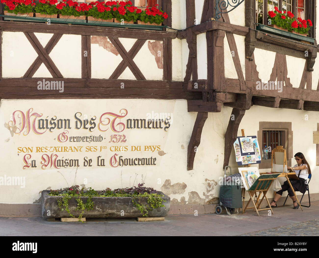 Restaurant Maison des Tanneurs, 16. Jahrhundert, Maison de la Choucroute, Straßenmalerin, Künstlerin, Stadtteil La Petite France, Straßburg, Elsass, Frankreich, Stockfoto