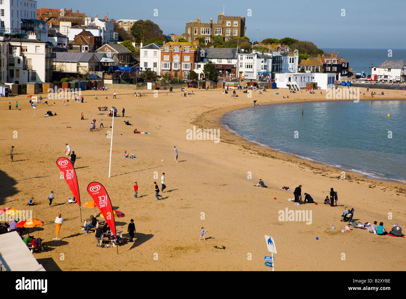 Der Strand und der Hafen in Broadstairs, Kent Stockfoto