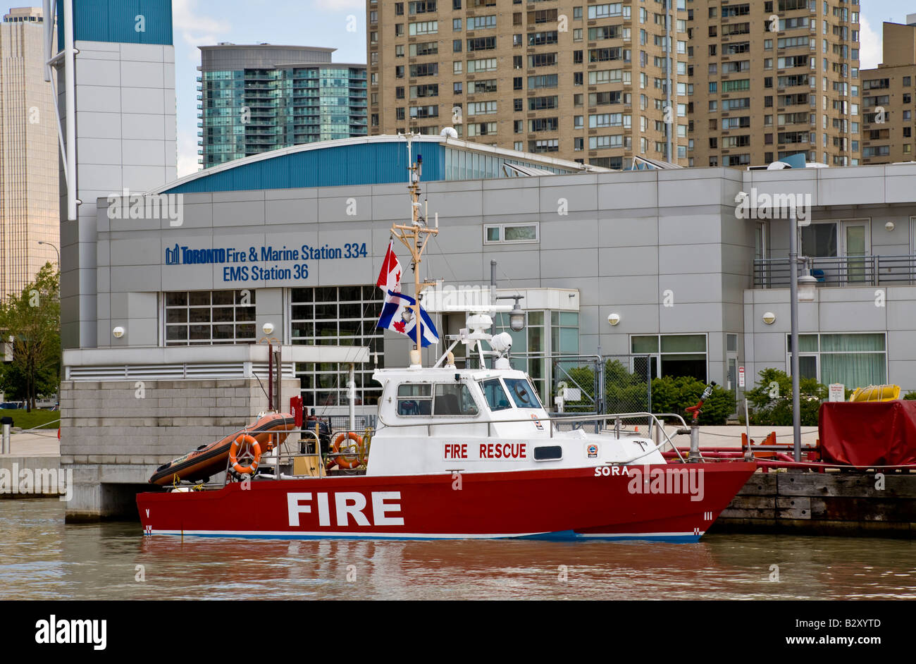 Feuer und Meeresstation 334 und EMS Station 36 im Queens Quay West, Toronto, Kanada. Stockfoto