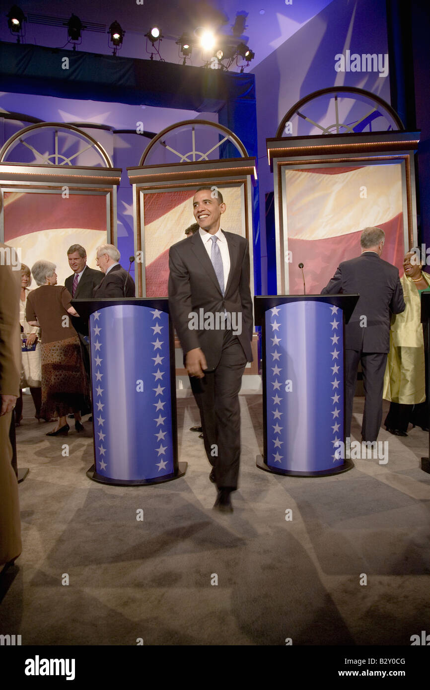 US-Senator und Präsidentschafts Kandidat Barak Obama verlassen Bühne von Iowa demokratische Präsidentendebatte, Drake University Stockfoto