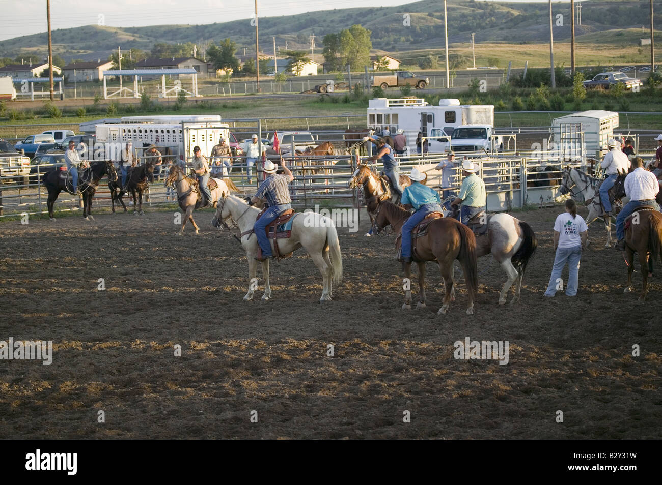 Cowboys beim PRCA Rodeo am Lower Brule, Lyman County, untere Brule Sioux Stammes Reservierung, SD Stockfoto
