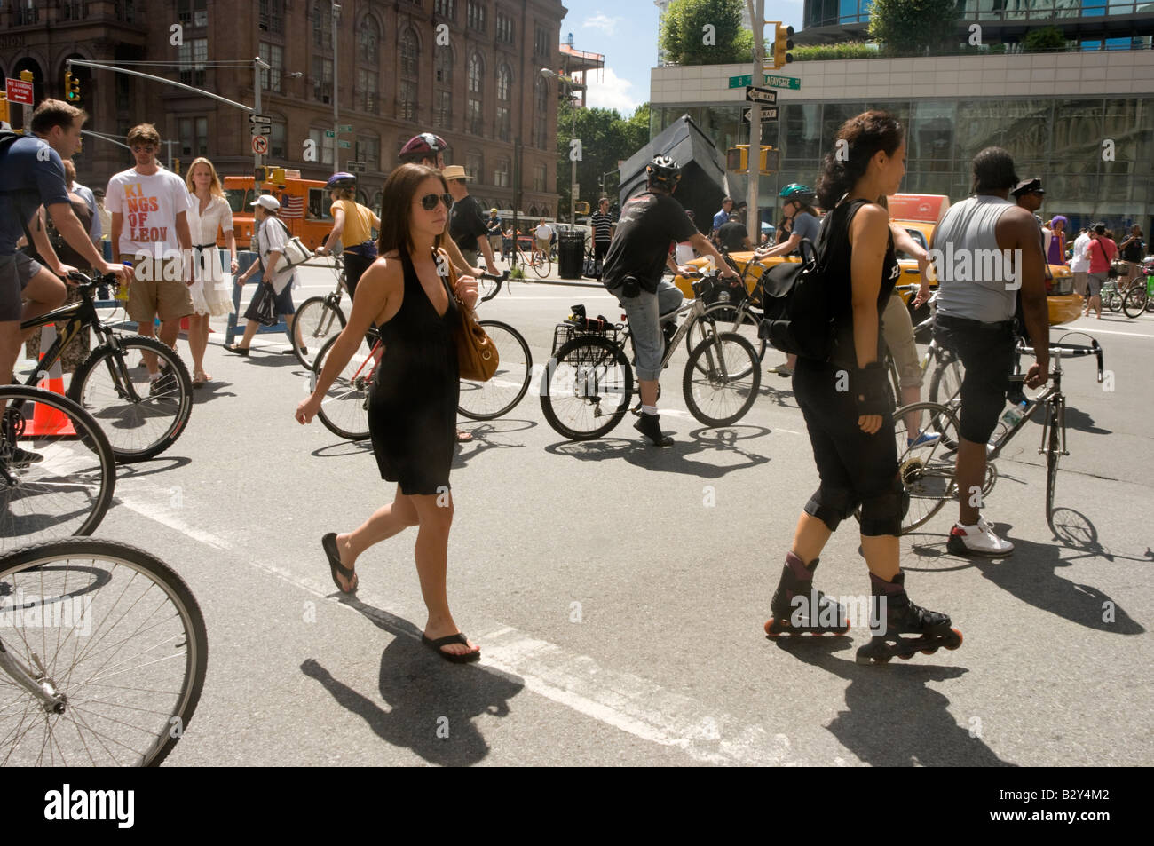 Radfahrer auf der Lafayette Street während Summer Streets autofreie Veranstaltung. Stockfoto