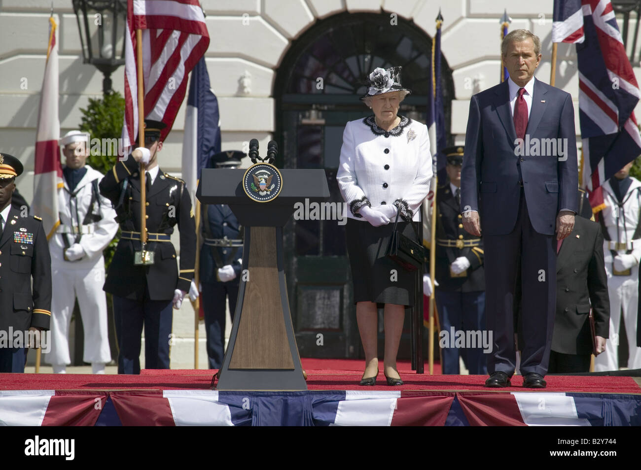 Präsident George W. Bush und Königin Elizabeth II. Stockfoto