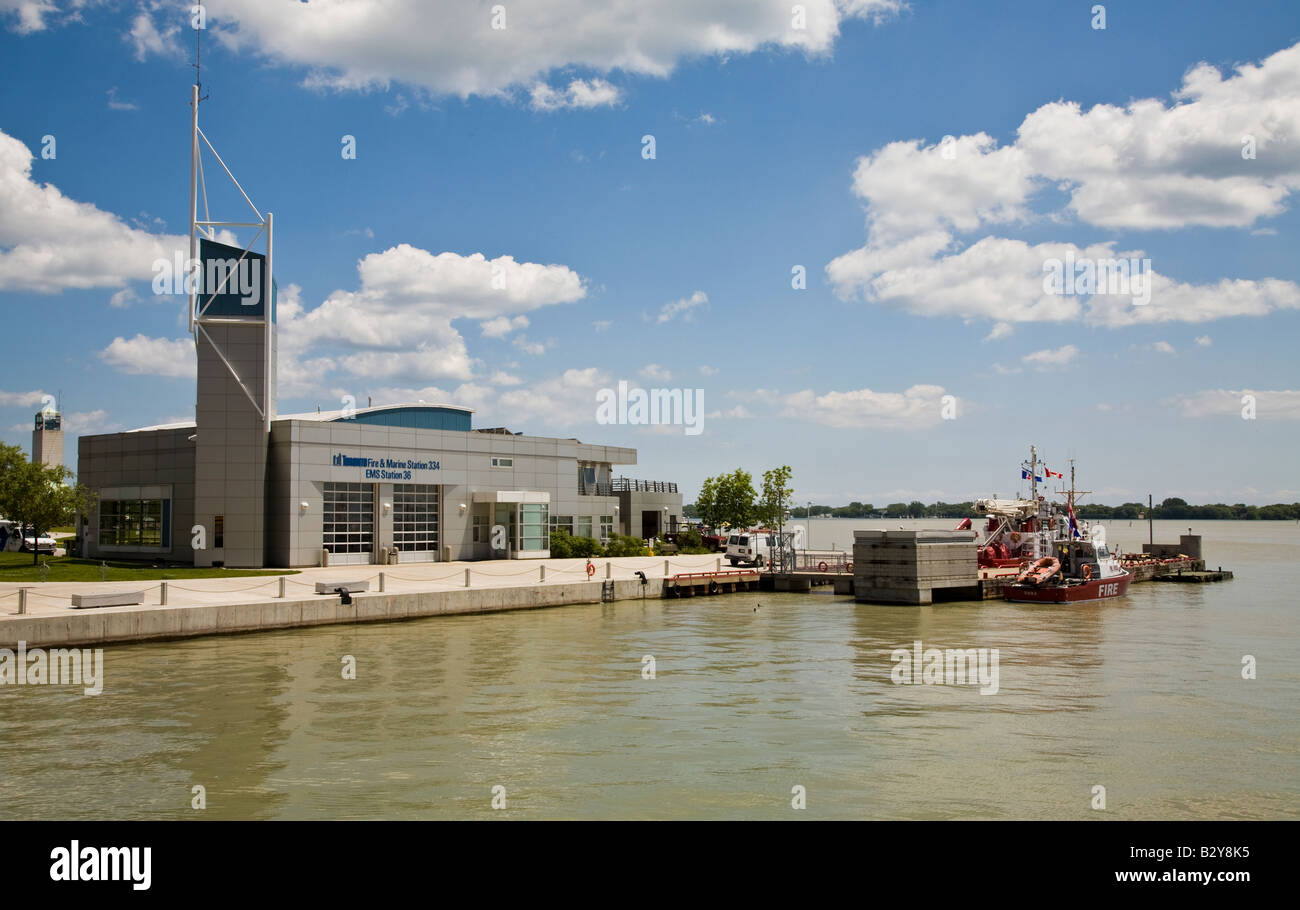 Feuer und Meeresstation 334 und EMS Station 36 im Queens Quay West, Toronto, Kanada. Stockfoto