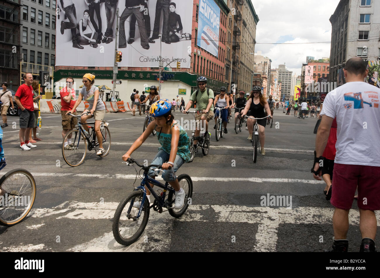 Radfahrer auf der Lafayette Street während Summer Streets autofreie Veranstaltung. Stockfoto
