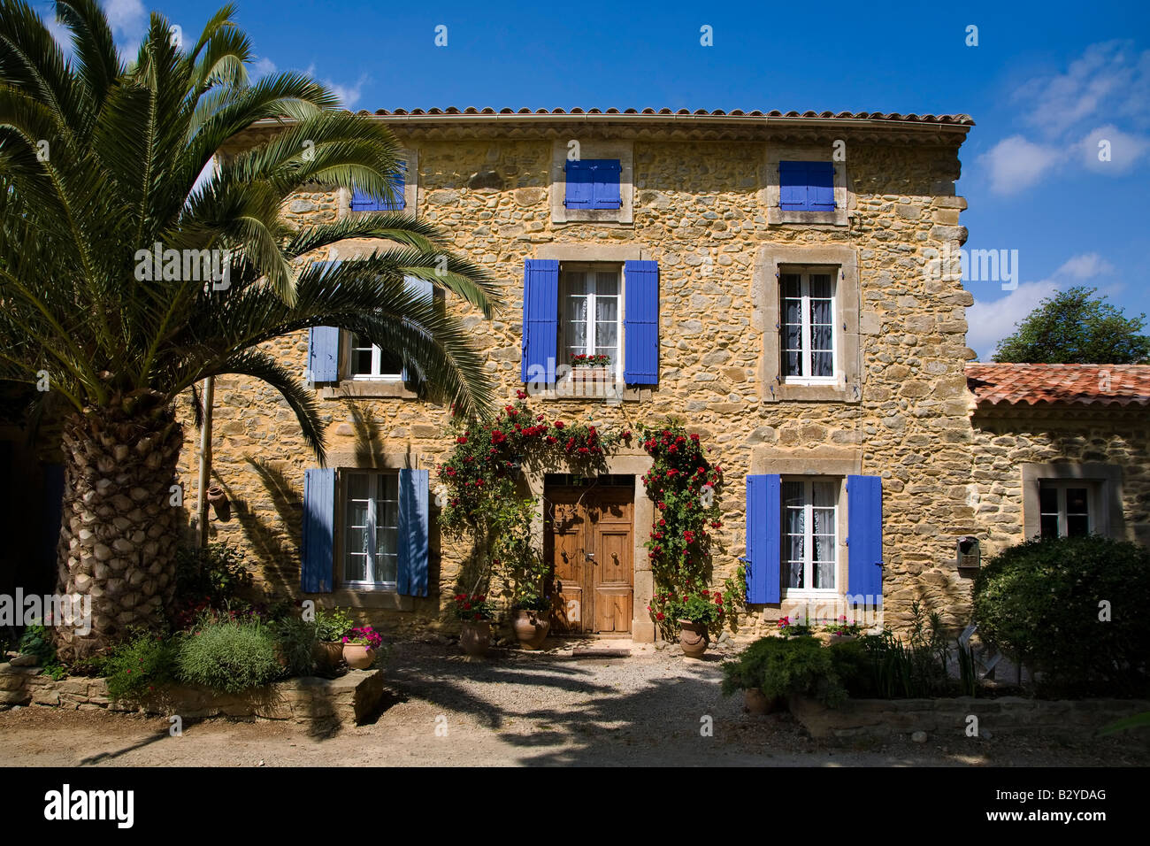 Traditionelles Haus am Ufer des Canal du Midi, Le Somail, Languedoc-Roussillon, Frankreich Stockfoto