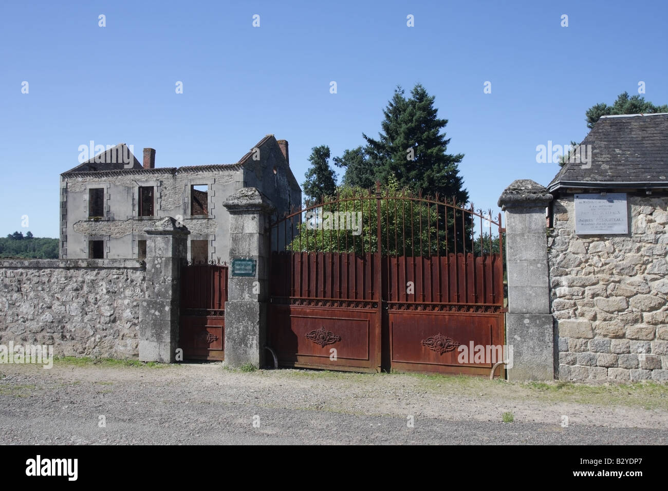 Das Ärzte-Haus in Martyred Dorf von Oradour Sur Glane in der Haute Vienne Abteilung 87 von Frankreich Stockfoto