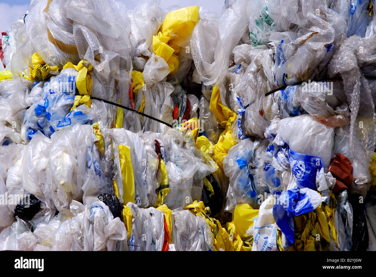 Plastiktüten recycelt werden warten Stockfoto