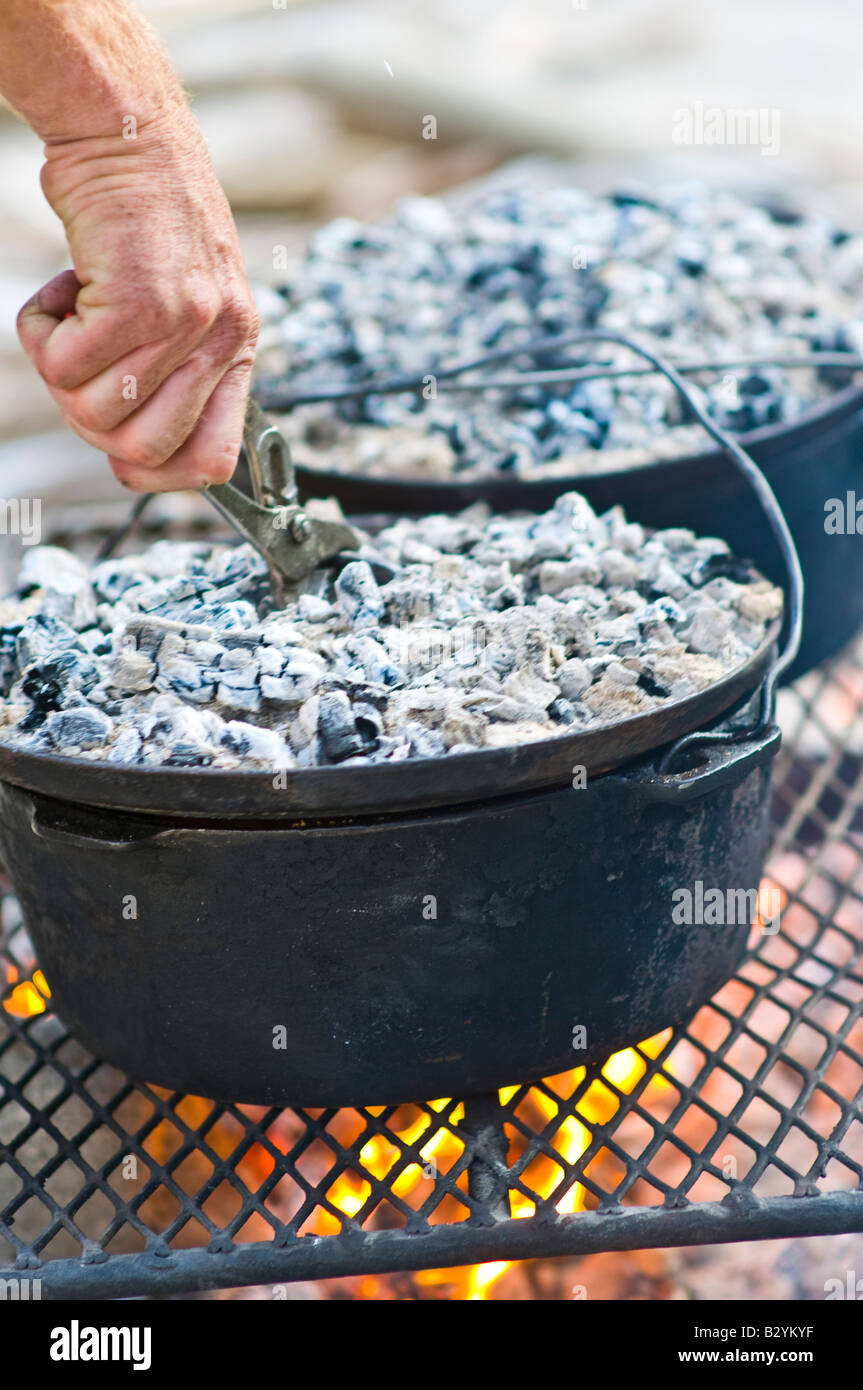 Middle Fork des Salmon River in Idaho. Guides servieren gutes Essen im Camp auf einer rafting-Tour. Stockfoto