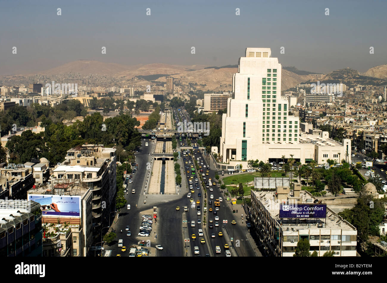 Syrien. Morgen-Verkehr auf breiten Beirut Avenue im modernen Teil von Damaskus Stockfoto