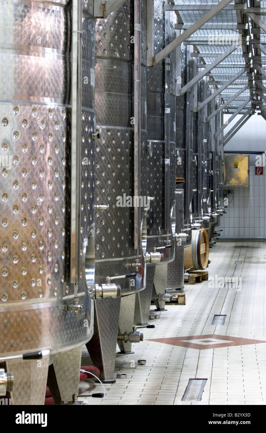 Gärtanks. Domaine Gerovassiliou, Epanomi, Mazedonien, Griechenland. Stockfoto