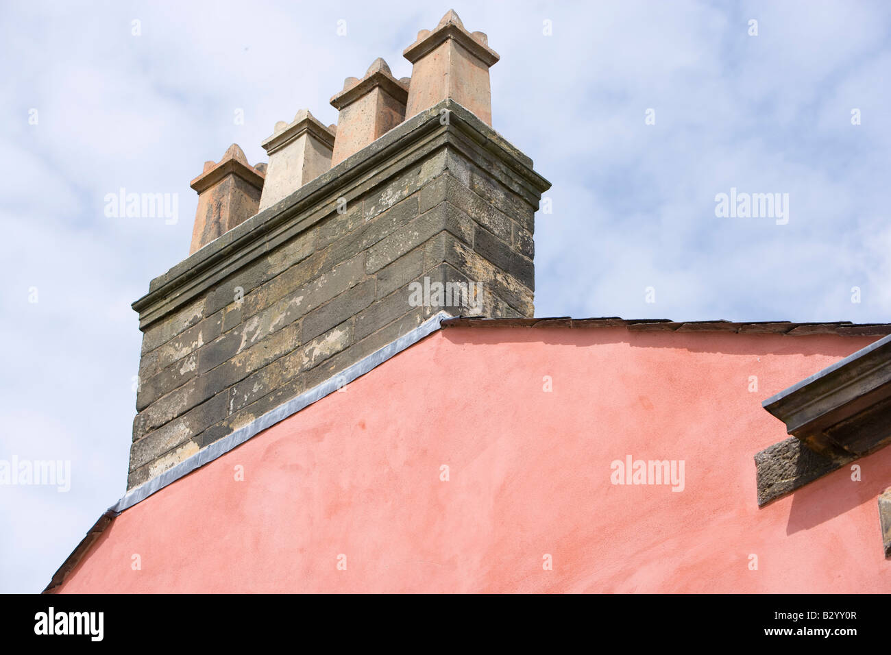 4 Schornstein auf der Giebelseite des Georgian house Stockfoto