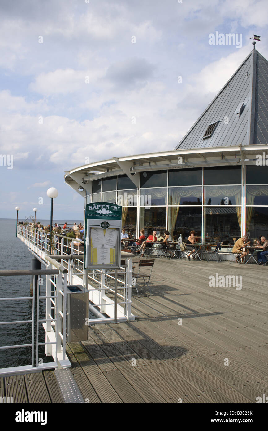 Restaurant am Seebruecke (Pier) Heringsdorf Mecklenburg Vorpommern Usedom Insel Deutschland Europa. Foto: Willy Matheisl Stockfoto