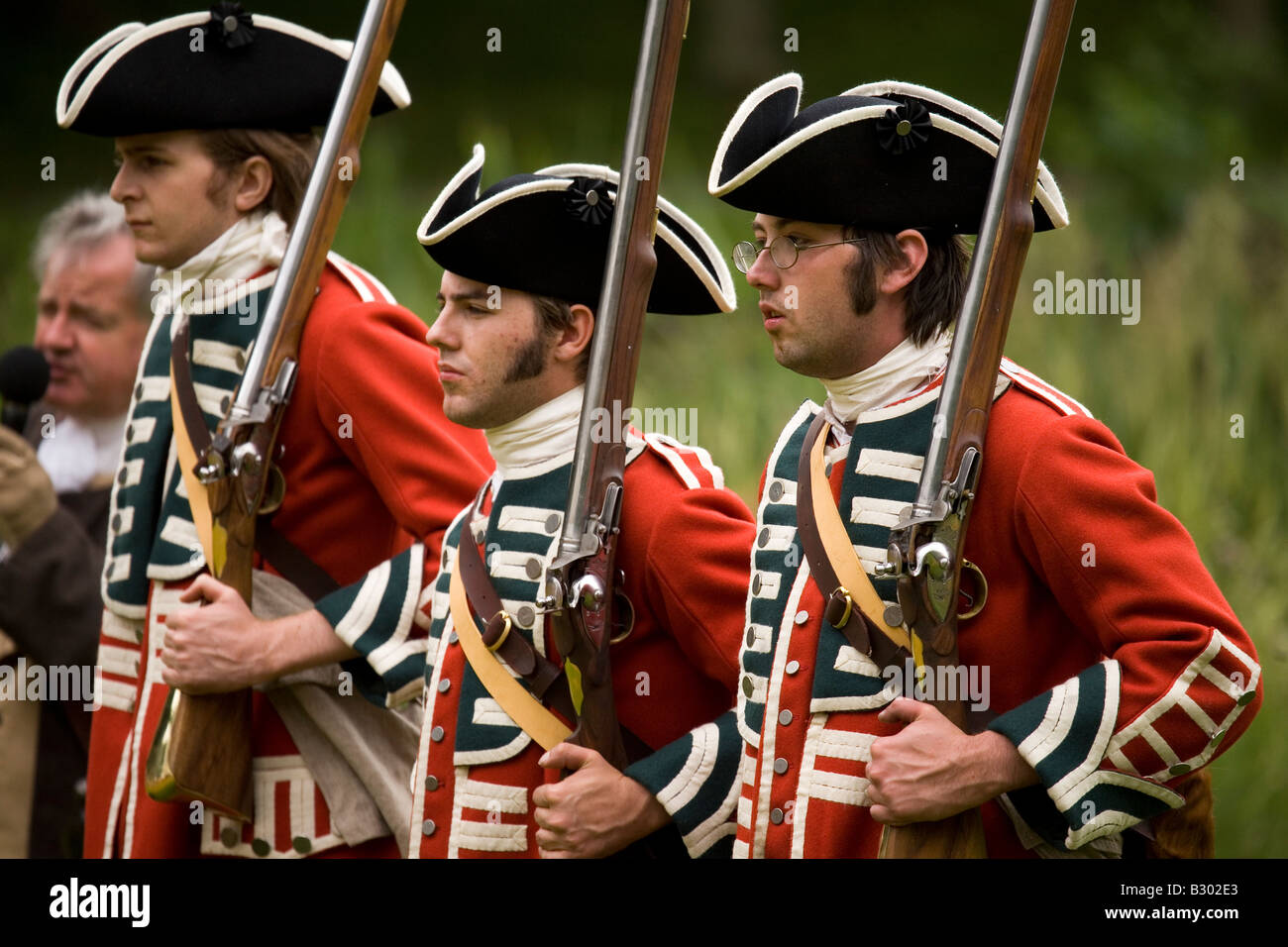 Mitglieder des 68. Durham Light Infantry Display Teams tragen Replik Uniformen von der Mitte des achtzehnten Jahrhunderts (c 1758). Stockfoto