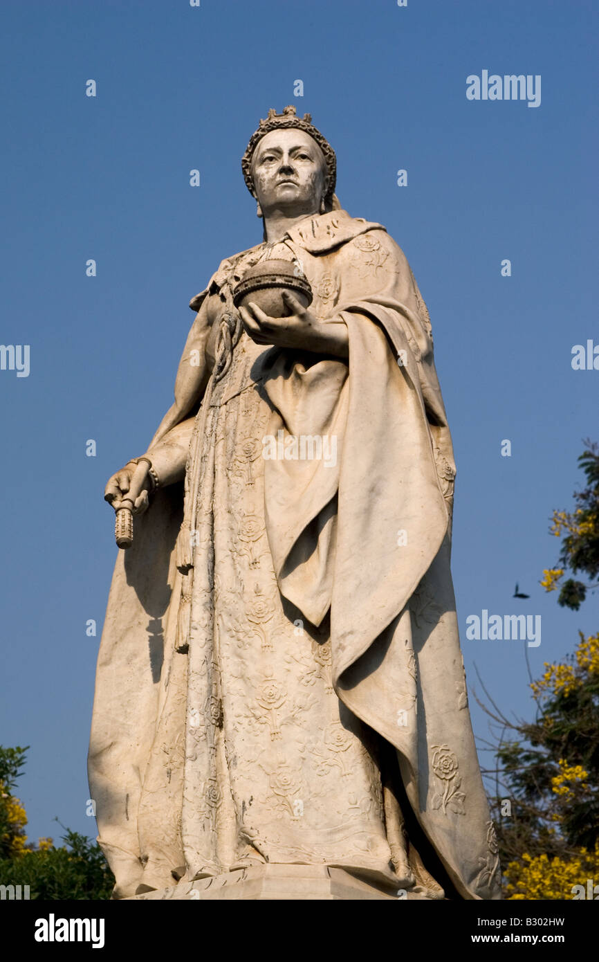 Die Königin-Kaiserin Viktoria-Statue im Zentrum von Bangalore, Indien. Die Statue steht im Cubban Park. Stockfoto