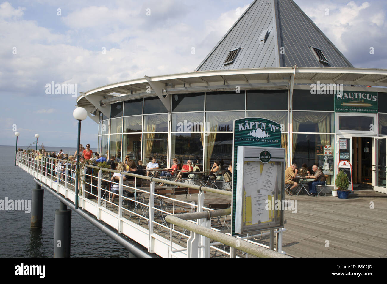 Restaurant Nauticus Seebruecke (Pier) Heringsdorf Mecklenburg Vorpommern Usedom Insel Deutschland Europa. Foto: Willy Matheisl Stockfoto