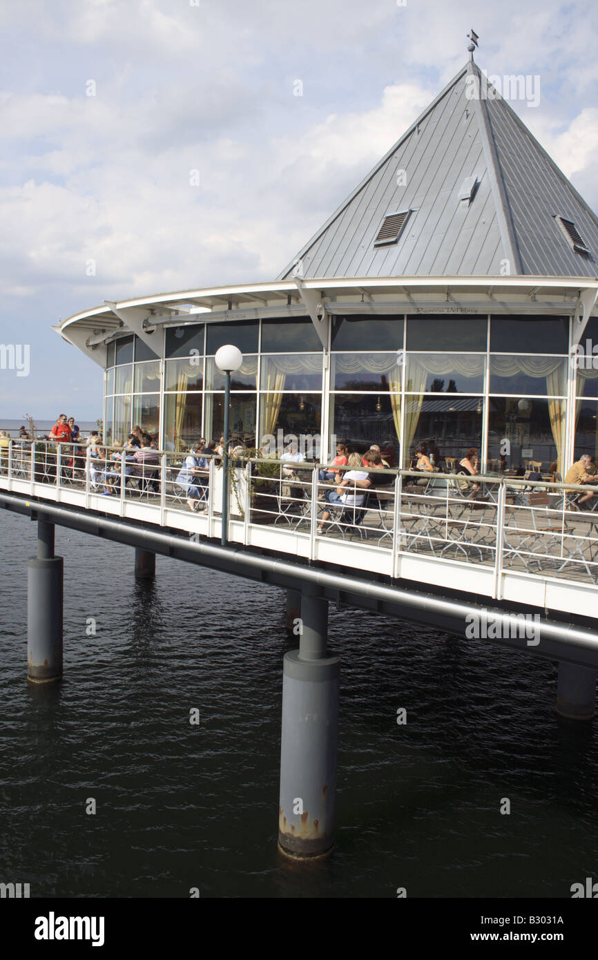 Restaurant am Seebruecke (Pier) Heringsdorf Mecklenburg Vorpommern Usedom Insel Deutschland Europa. Foto: Willy Matheisl Stockfoto