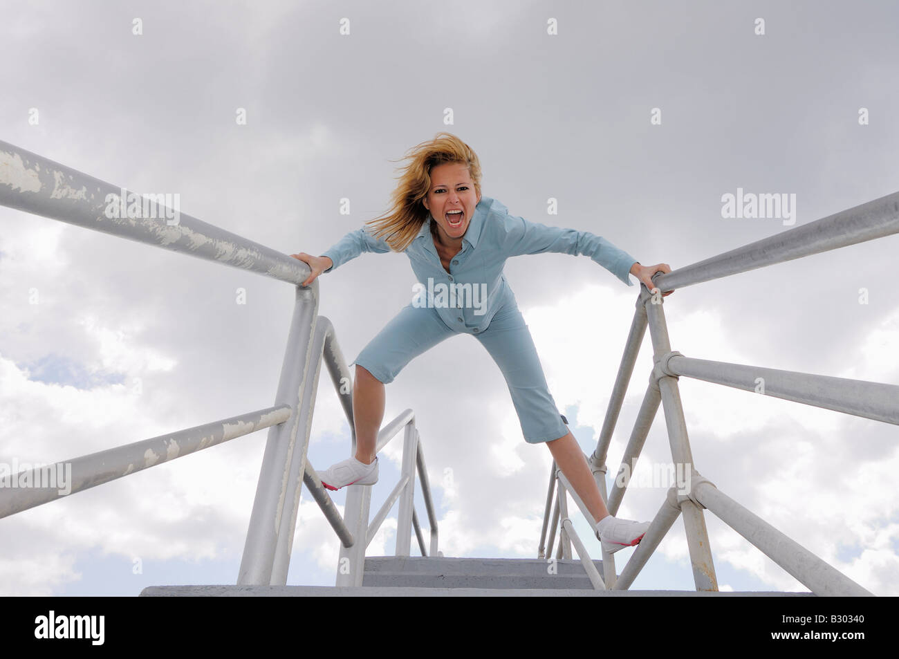 Frau auf der Treppe, Mallorca, Spanien Stockfoto