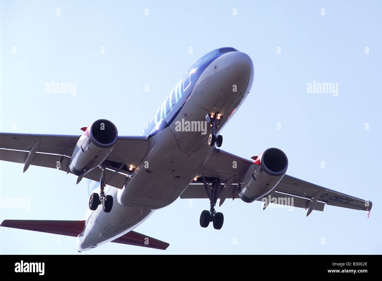 Airbus A319 von BMI operiert Landeanflug am Flughafen London Heathrow Stockfoto