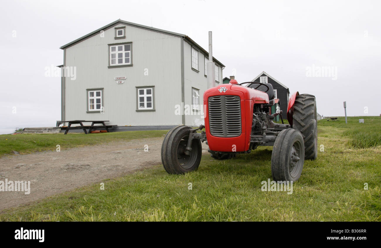 Traktor auf Flatey Insel Island Stockfoto