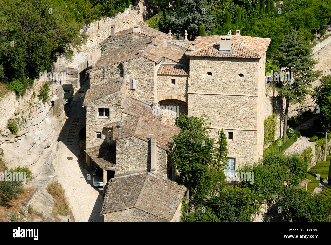 Luftaufnahme von mittelalterlichen Häusern in Gordes, Frankreich Stockfoto