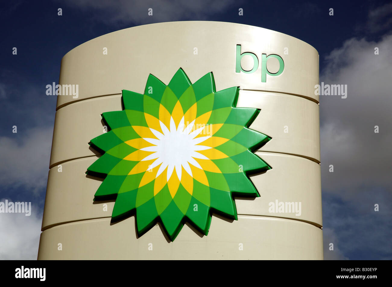 BP-Logo auf London-Tankstelle Stockfoto