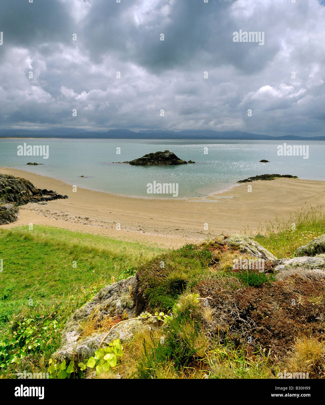 Porth Y Clochydd auf Llanddwyn Insel vor der Küste von Anglesey in Newborough Warren Stockfoto