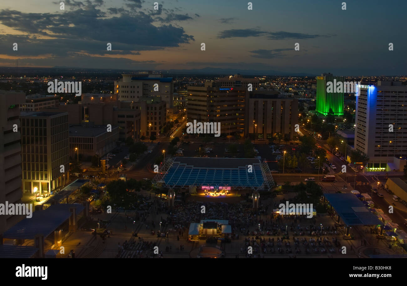 Ein Panorama der Sizzlin' Sommerfest stattfindenden Albuquerque Harry E Kinney Civic Plaza Stockfoto