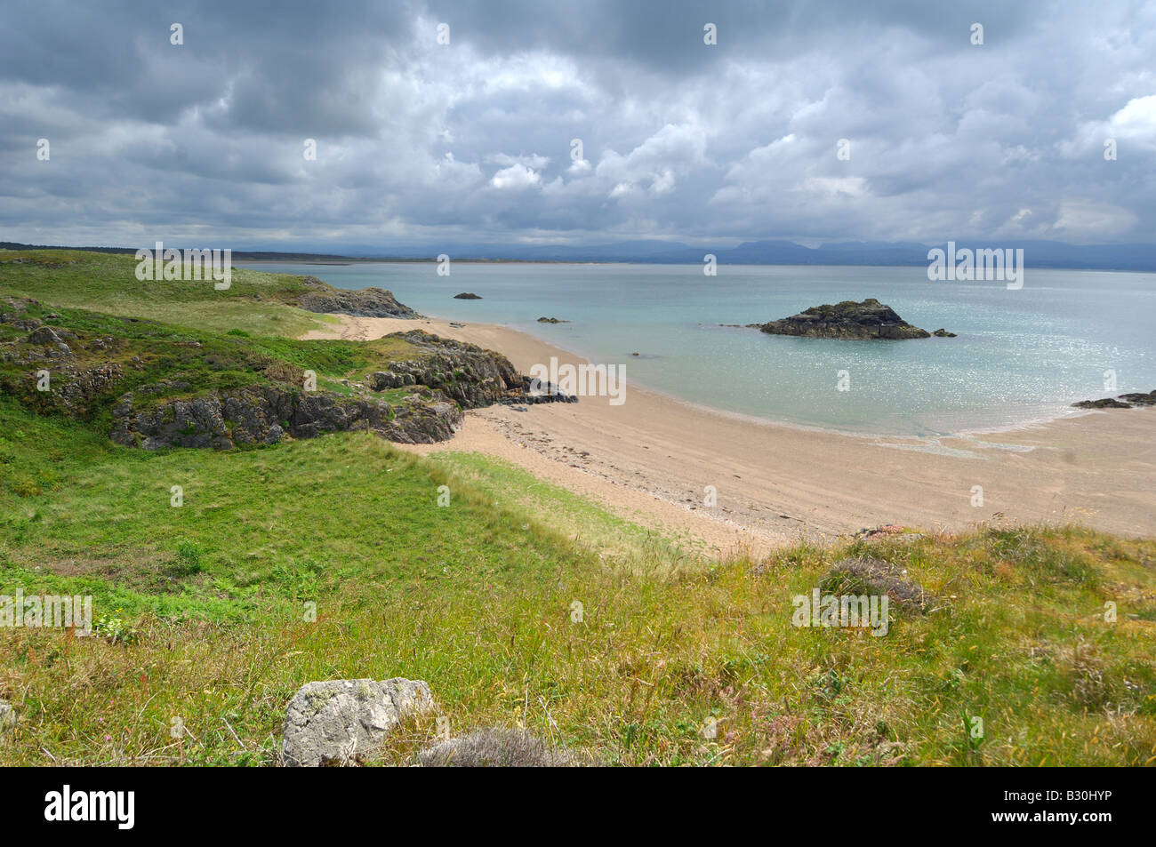 Porth Y Clochydd auf Llanddwyn Insel vor der Küste von Anglesey in Newborough Warren Stockfoto