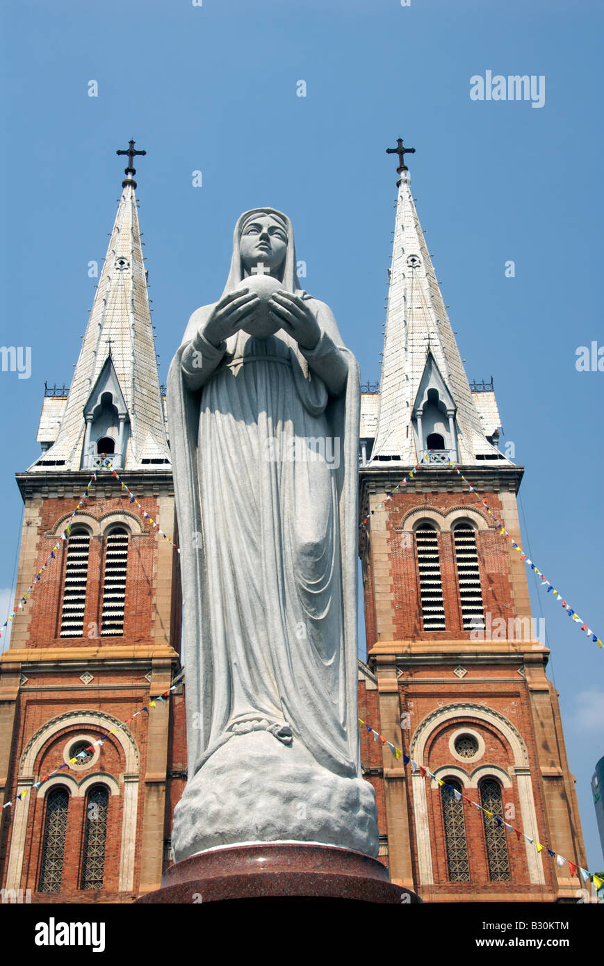 Statue Jungfrau Maria Notre Dame Kathedrale Saigon Vietnam Stockfoto