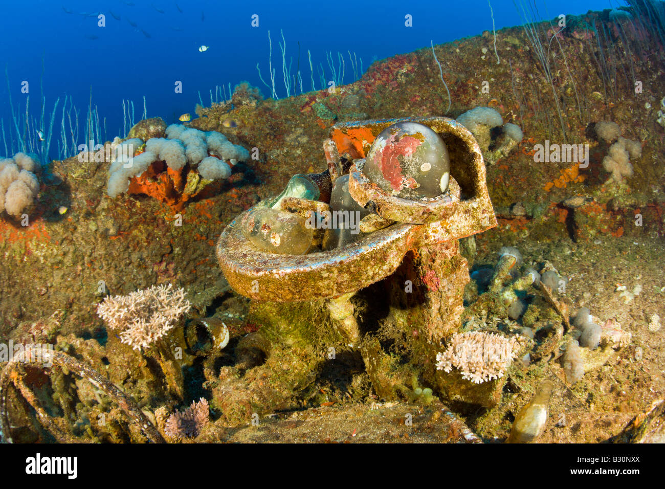 Artefakte im Wrack der USS Carlisle Angriff Transporter Marshallinseln Bikini Atoll Mikronesien Pazifischen Ozean Stockfoto