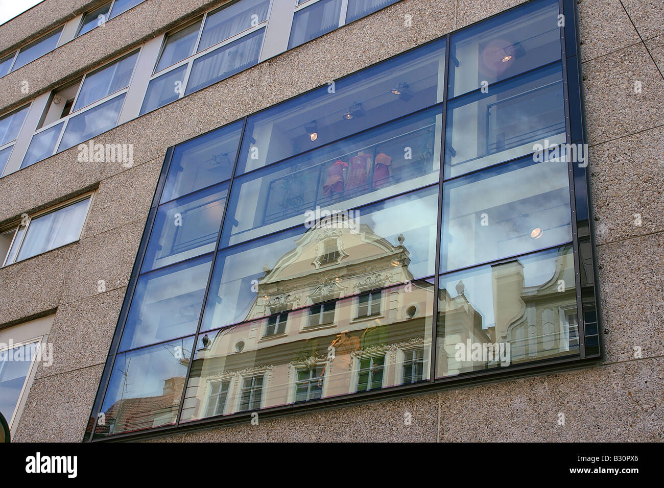 Reflexion eines Hauses Stockfoto