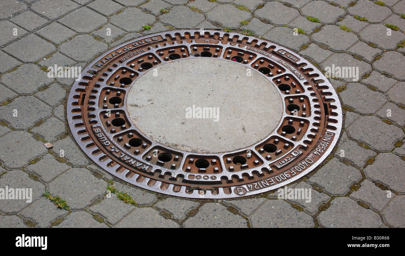 Kanaldeckel Stockfoto, Bild: 19072544 - Alamy