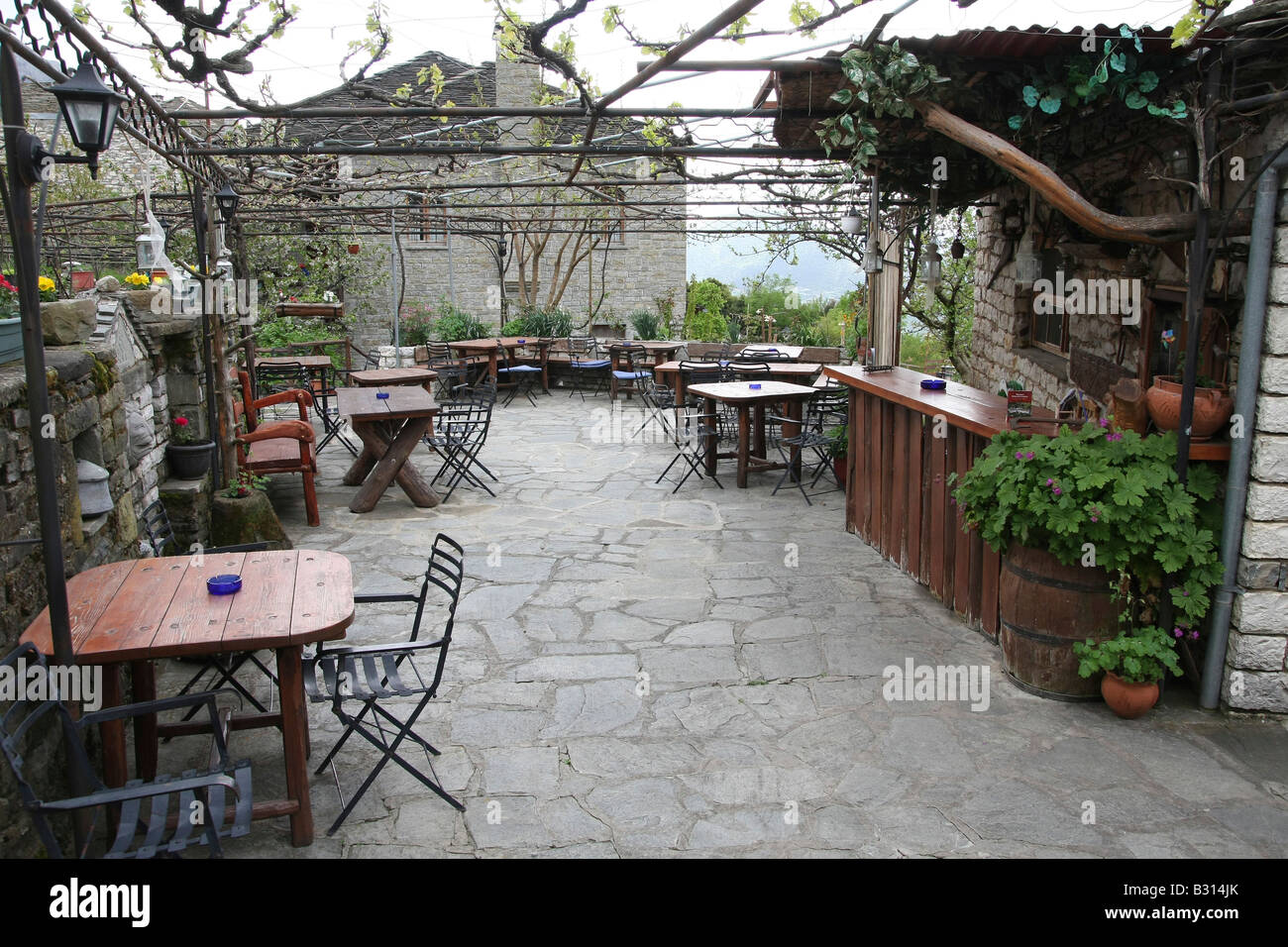 Griechenland Epirus Zagorohoria Taverna Stockfoto