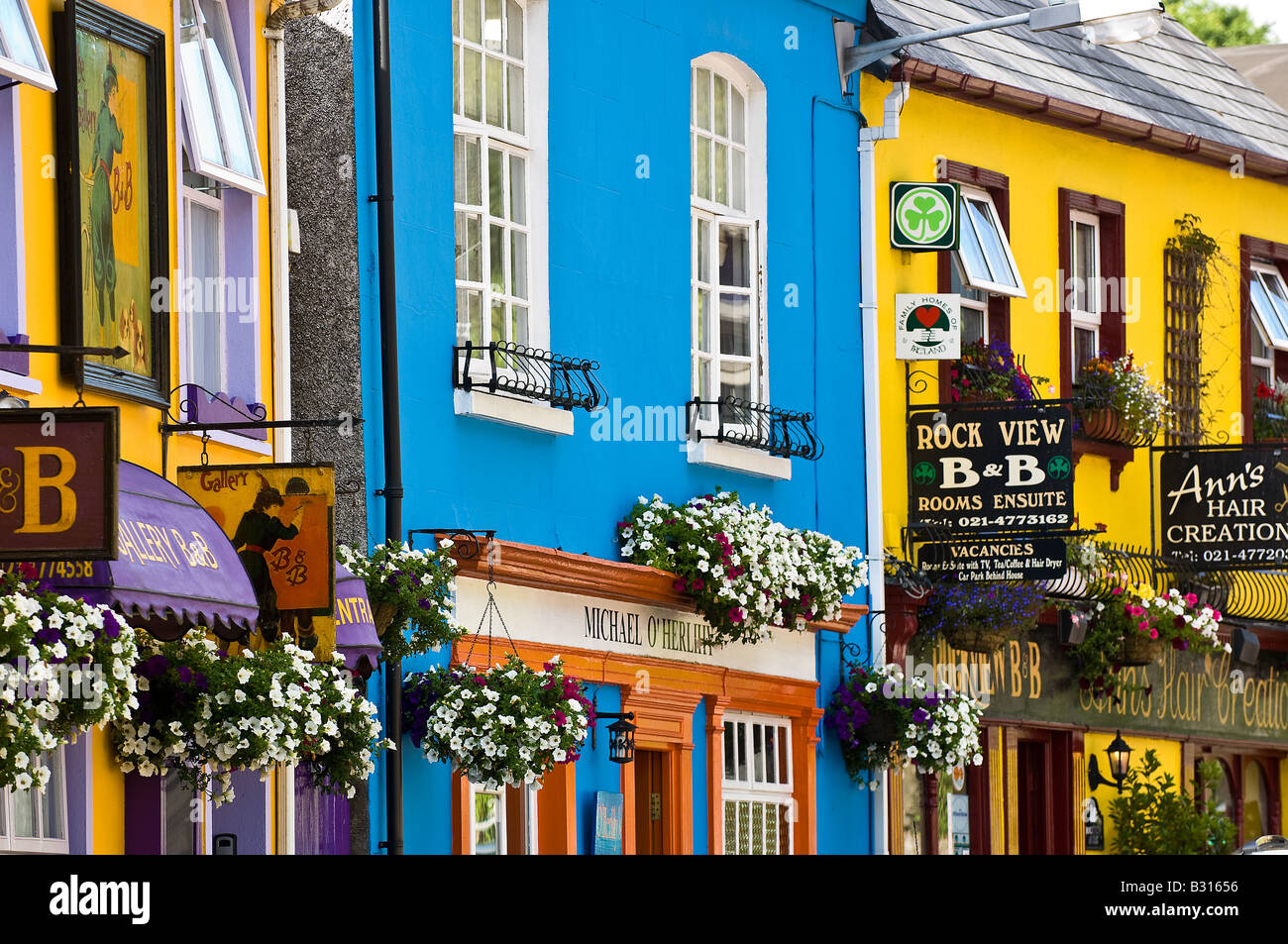 Bunte Geschäfte, Kinsale, West Cork, Irland. Stockfoto