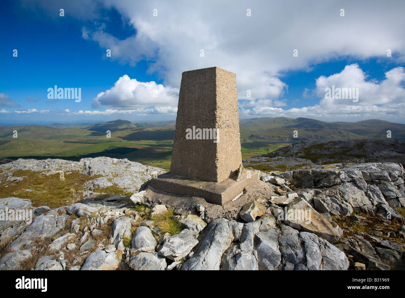 Trig Point auf dem Gipfel des Berges, Aghla Bluestack Mountains, County Donegal, Irland. Stockfoto