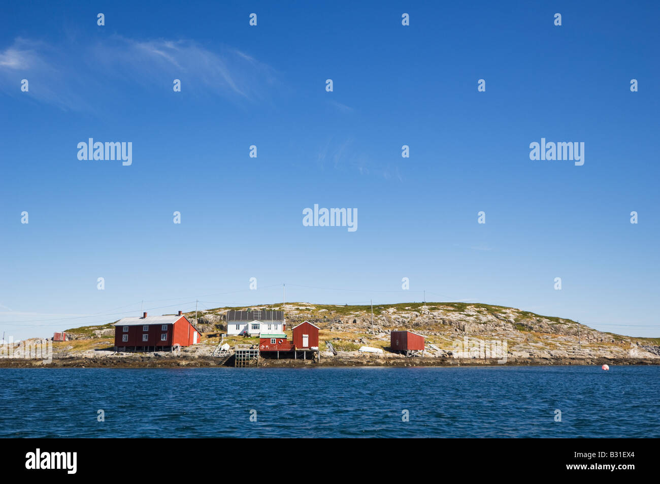 Idyllische Gruppe von Häusern. Sørgjæslingan in Vikna, Norwegen. Stockfoto