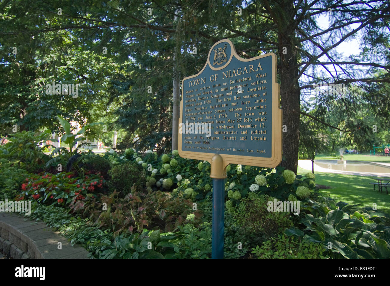 Eine Gedenktafel von der Ontario archäologischen und historischen Stätten Kammer platziert erinnert an eine Geschichte der Stadt von Niagara-on-the-Lake. Stockfoto