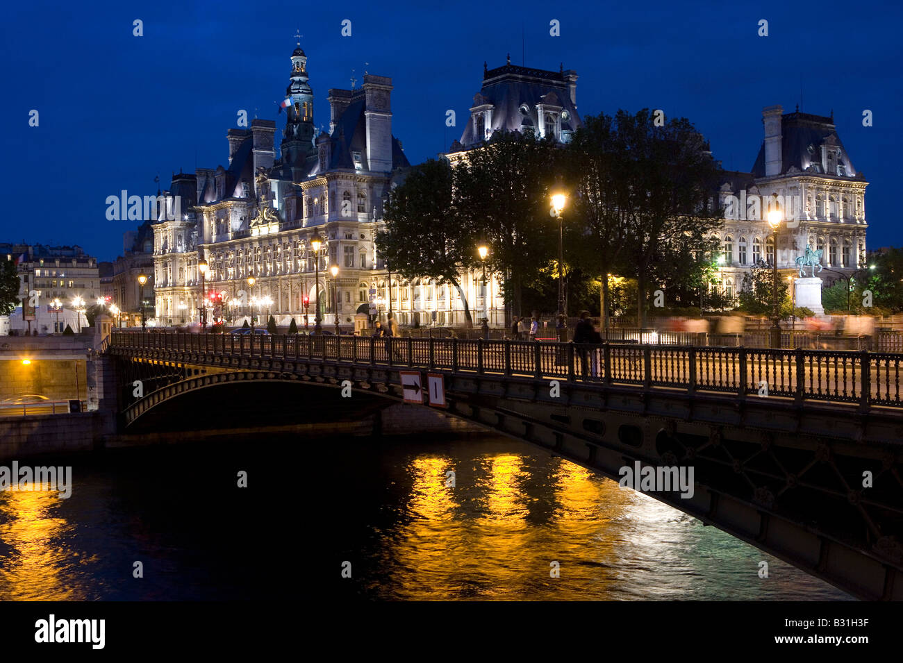 Frankreich, Paris, Rathaus Hotel de Viille in der Nacht Stockfoto