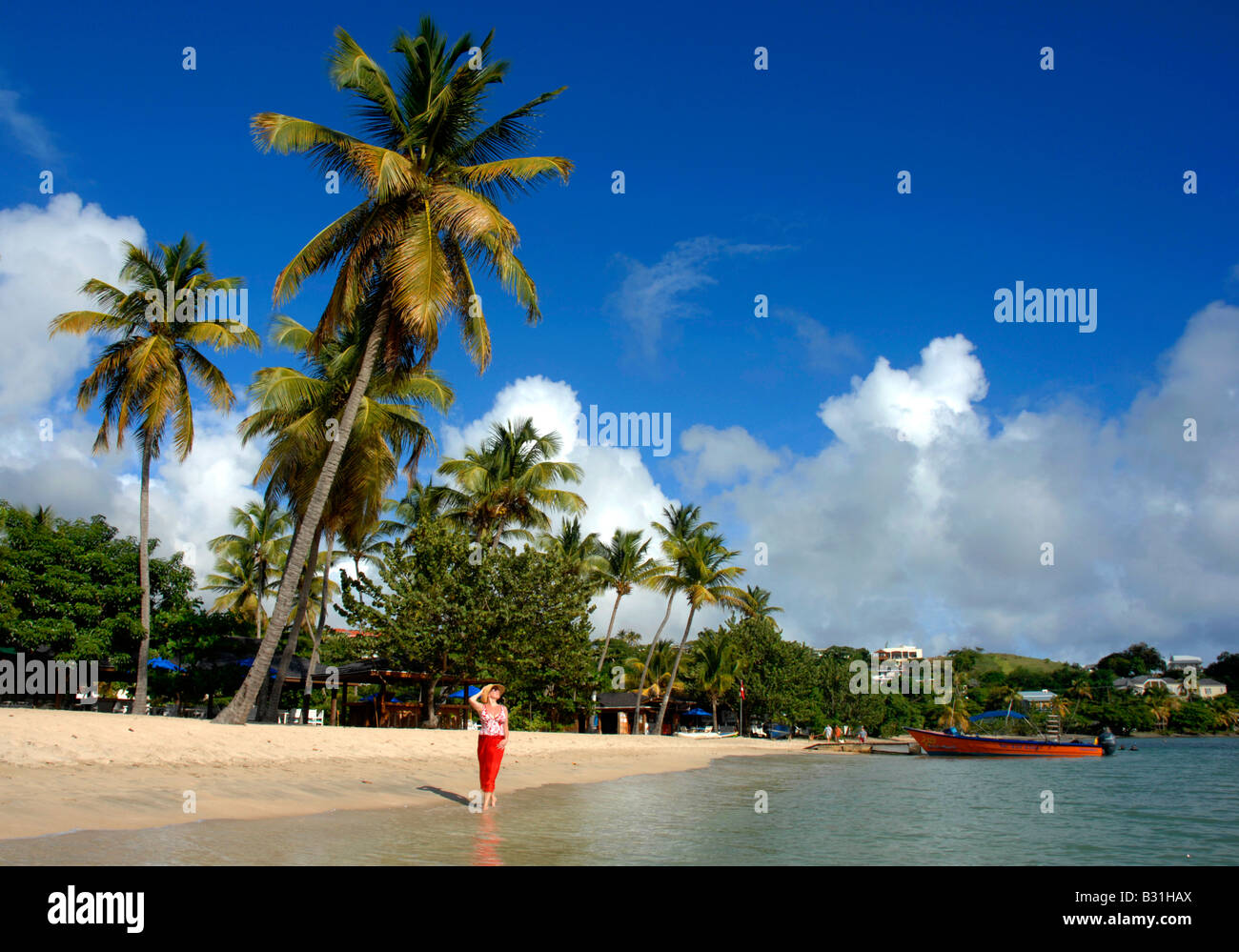 Frau am Strand von Lance Aux Epines, Grenada in der "Karibik" Stockfoto