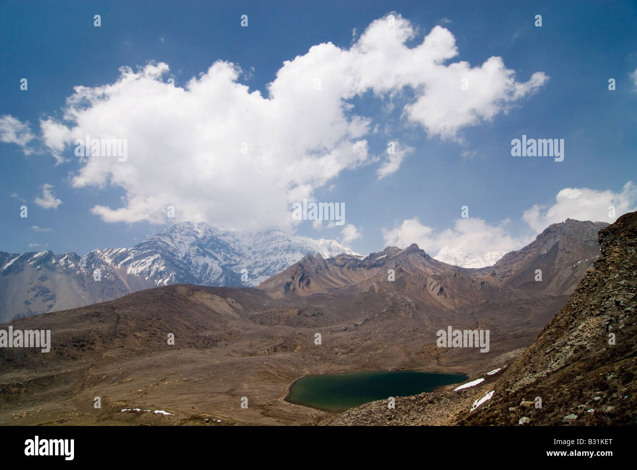 Eis-See in der Nähe von Manang, Annapurna Gebirge, Himalaya, Nepal Stockfoto